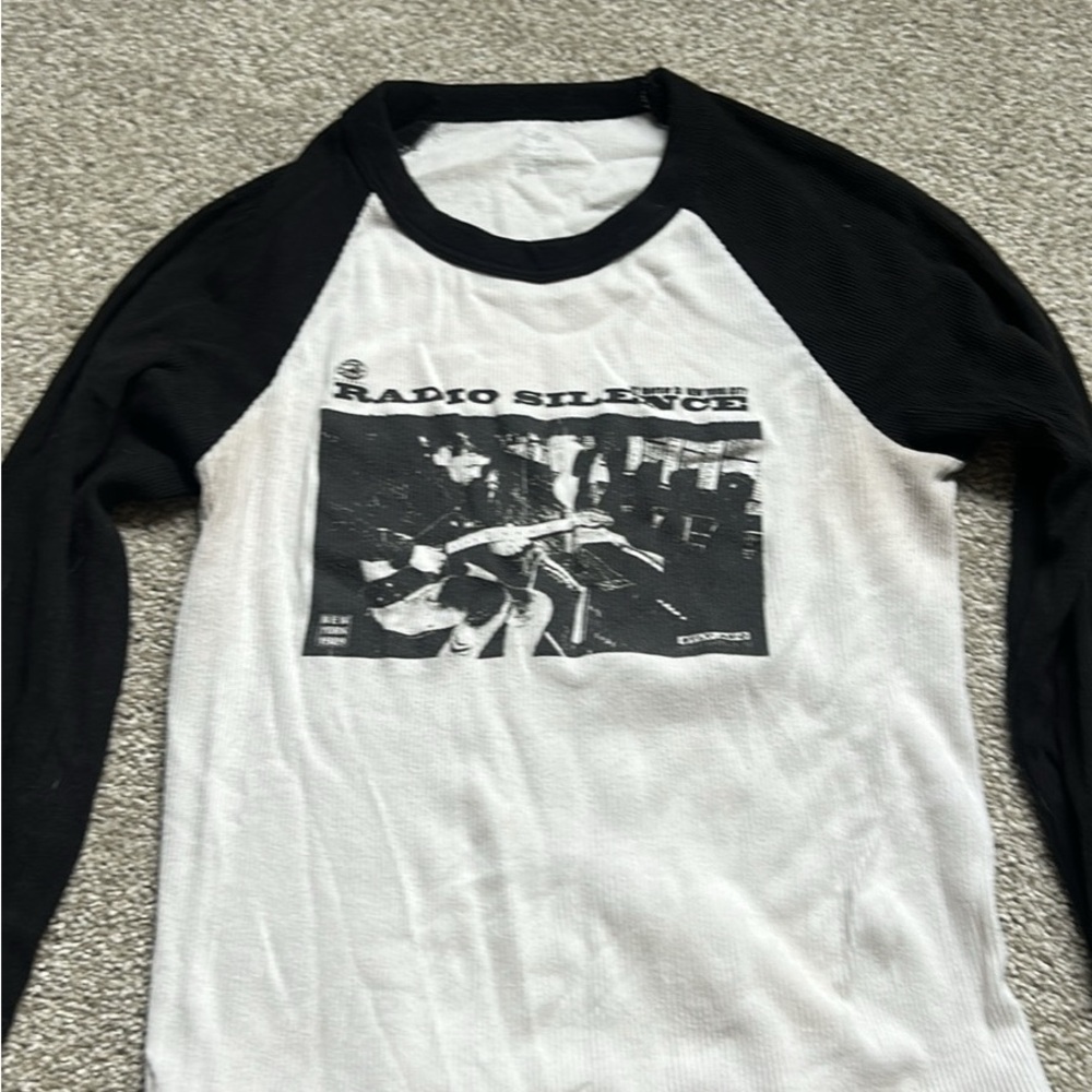 *Brandy Melville* Radio silence long sleve